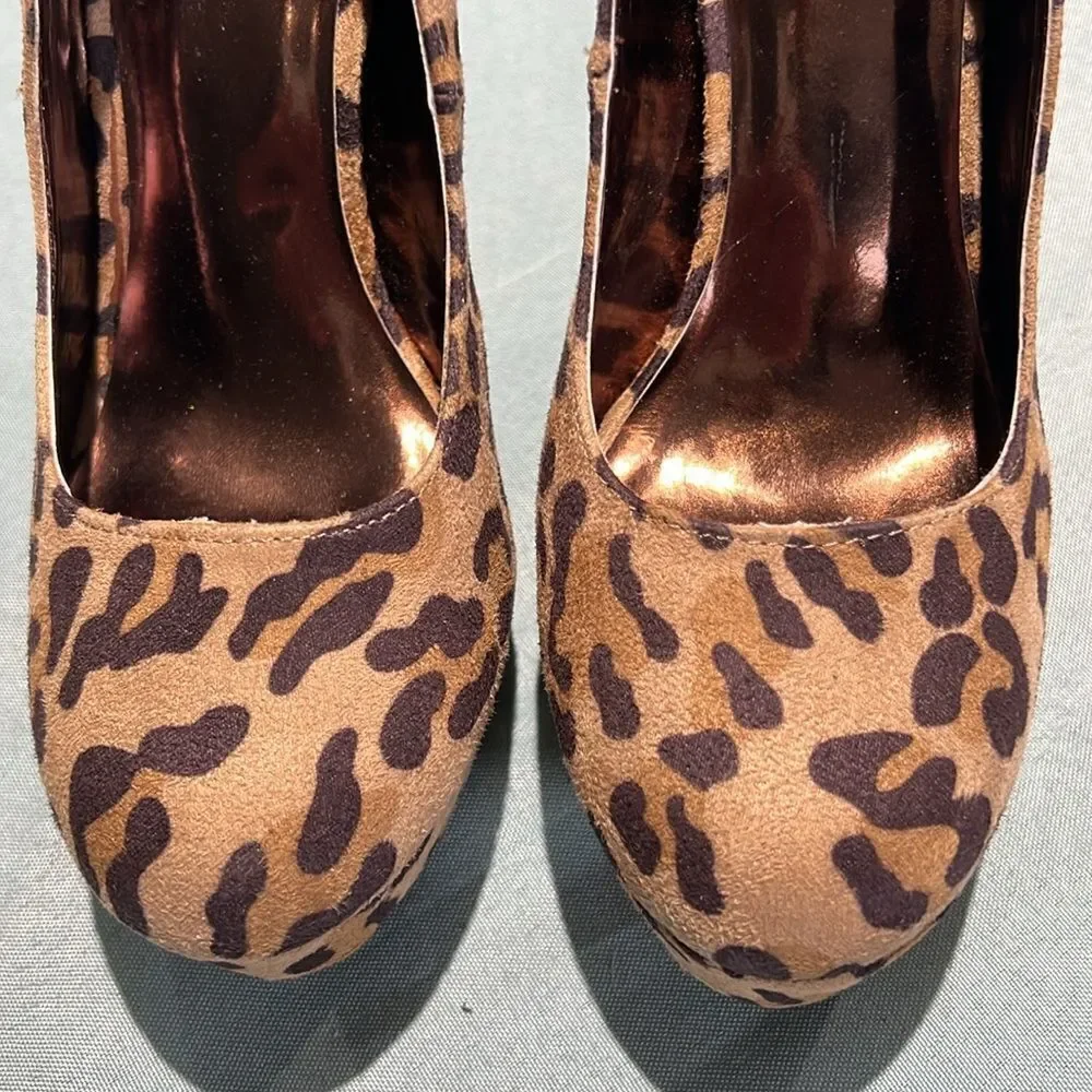 Charlotte Russe Leopard Print Heels‎ size 8.  B56